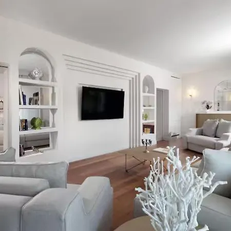 فيلة Luxury Authentic Italian Pool & Terrace ماسّا لوبْرينسِ
