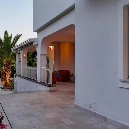 فيلة Luxury Authentic Italian Pool & Terrace ماسّا لوبْرينسِ