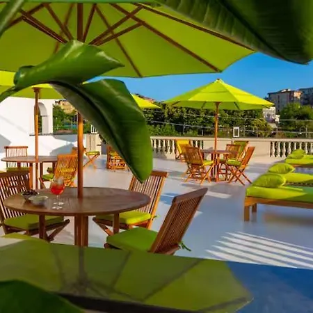 Luxury Authentic Italian Pool & Terrace * ماسّا لوبْرينسِ